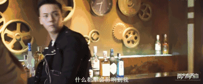 快本跪舔的弯弯小生竟然有两副面孔?